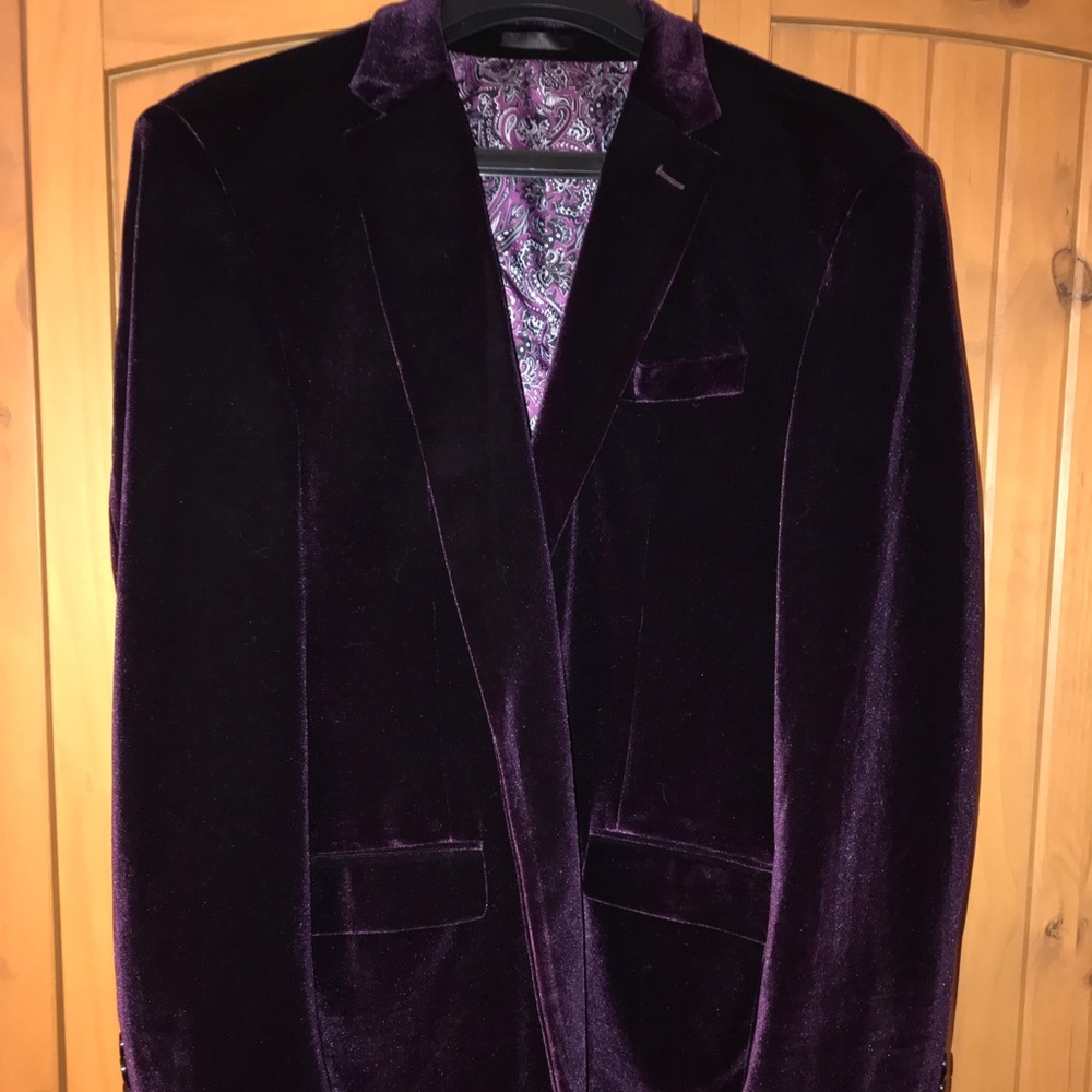 Men’s velvet blazer